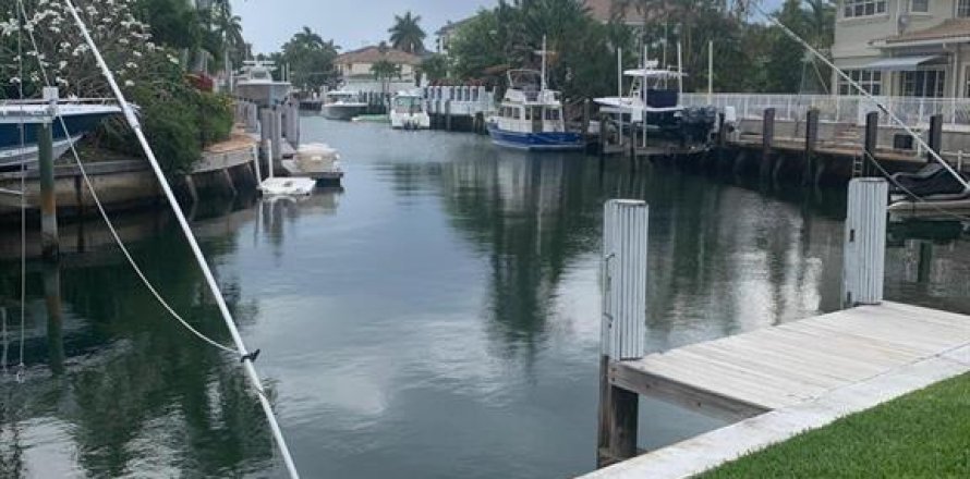 House in Boca Raton, Florida 2 bedrooms, 132.29 sq.m. № 699644