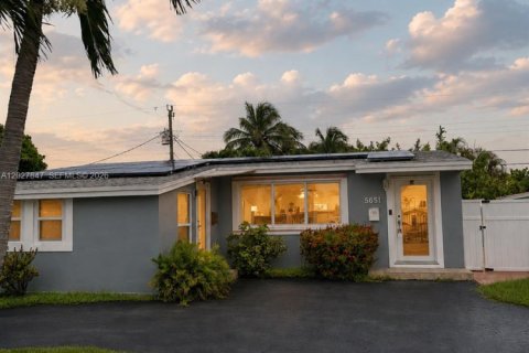 Casa en Oakland Park, Florida 3 dormitorios, 113.34 m2 № 2077399