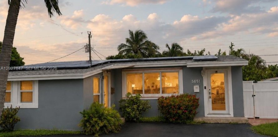 Casa en Oakland Park, Florida 3 dormitorios, 113.34 m2 № 2077399