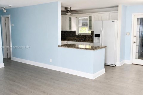 Casa en venta en Oakland Park, Florida, 3 dormitorios, 113.34 m2 № 2077399 - foto 3