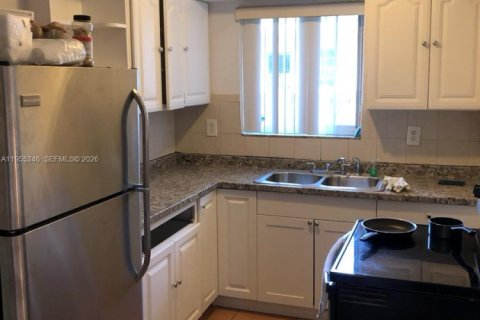 Commercial property in Miami, Florida 136.75 sq.m. № 2010792 - photo 4