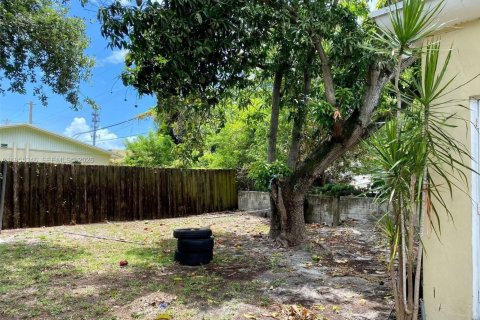 Commercial property in Miami, Florida 136.75 sq.m. № 2010792 - photo 3