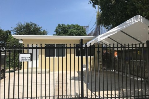 Commercial property in Miami, Florida 136.75 sq.m. № 2010792