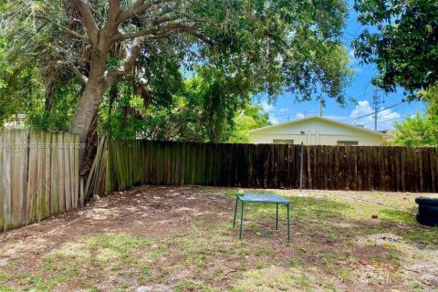 Commercial property in Miami, Florida 136.75 sq.m. № 2010792 - photo 2