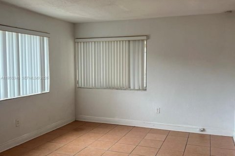 Commercial property in Miami, Florida 136.75 sq.m. № 2010792 - photo 5