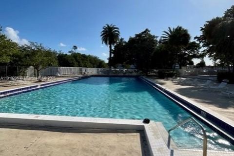 Copropriété à louer à Miami Beach, Floride: 2 chambres, 112.13 m2 № 1966438 - photo 1