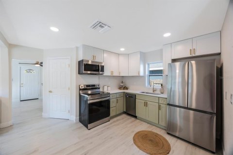 Villa ou maison à louer à Saint Petersburg, Floride: 2 chambres, 81.29 m2 № 1904703 - photo 16