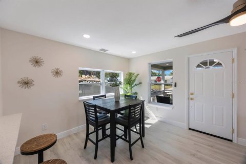 Villa ou maison à louer à Saint Petersburg, Floride: 2 chambres, 81.29 m2 № 1904703 - photo 5