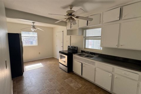 House in Dade City, Florida 2 bedrooms, 82.59 sq.m. № 2148917 - photo 2