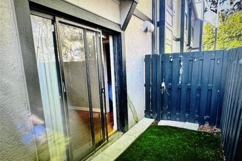 Condo in Tampa, Florida, 2 bedrooms  № 1828429 - photo 11