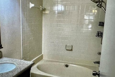 Condo in Tampa, Florida, 2 bedrooms  № 1828429 - photo 8