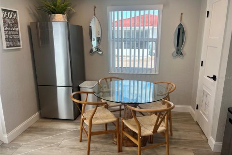 Villa ou maison à louer à Sarasota, Floride: 2 chambres, 77.67 m2 № 2125765 - photo 3