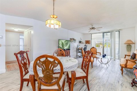 Купить кондоминиум в Лодердейл-Лейкс, Флорида 2 спальни, 93.83м2, № 2019108 - фото 15