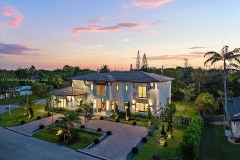 Casa en venta en Pinecrest, Florida, 6 dormitorios, 510.96 m2 № 1683778 - foto 2