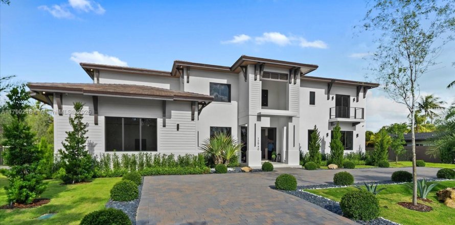 Casa en Pinecrest, Florida 6 dormitorios, 510.96 m2 № 1683778