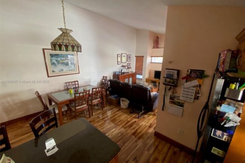 House in Miami, Florida 3 bedrooms, 111.48 sq.m. № 1729911 - photo 4