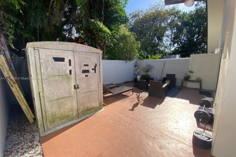 House in Miami, Florida 3 bedrooms, 111.48 sq.m. № 1729911 - photo 15