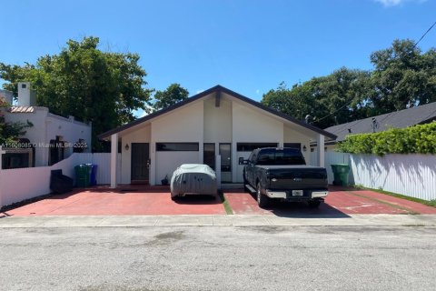 House in Miami, Florida 3 bedrooms, 111.48 sq.m. № 1729911 - photo 1