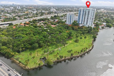 Condo in Miami, Florida, 2 bedrooms  № 2086507 - photo 30