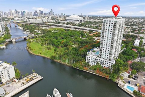 Condo in Miami, Florida, 2 bedrooms  № 2086507 - photo 28