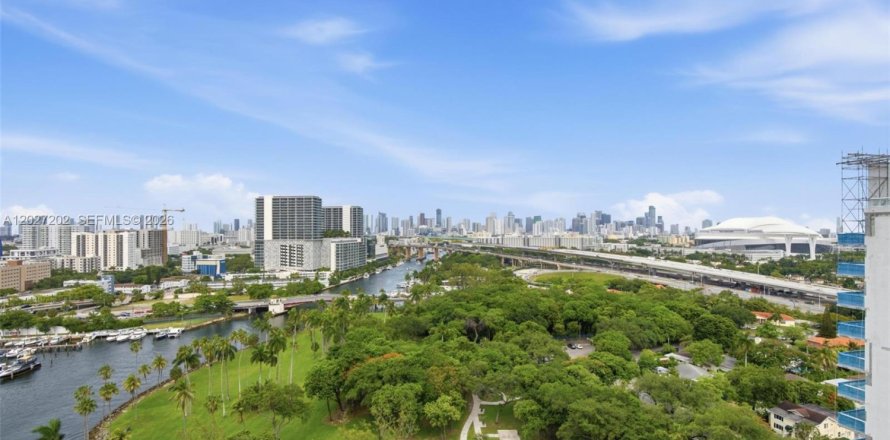 Condo in Miami, Florida, 2 bedrooms  № 2086507