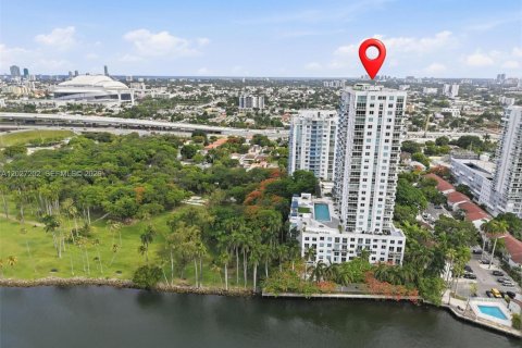 Condo in Miami, Florida, 2 bedrooms  № 2086507 - photo 27