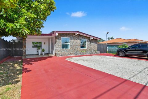 Villa ou maison à Miami, Floride 5 chambres, 147.34 m2 № 2305620