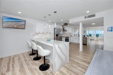 Condominio en venta en Redington Shores, Florida, 3 dormitorios, 161.56 m2 № 2152356 - foto 9
