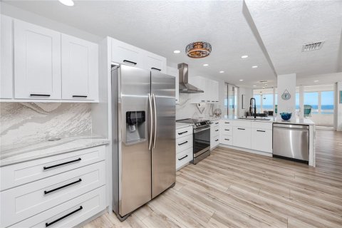 Condominio en venta en Redington Shores, Florida, 3 dormitorios, 161.56 m2 № 2152356 - foto 12