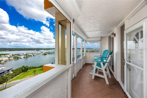 Condominio en venta en Redington Shores, Florida, 3 dormitorios, 161.56 m2 № 2152356 - foto 8