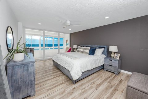 Condominio en venta en Redington Shores, Florida, 3 dormitorios, 161.56 m2 № 2152356 - foto 21