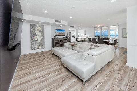 Condominio en venta en Redington Shores, Florida, 3 dormitorios, 161.56 m2 № 2152356 - foto 20