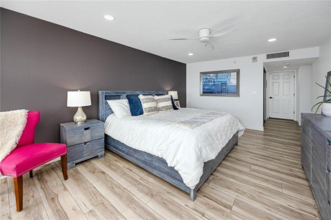 Condominio en venta en Redington Shores, Florida, 3 dormitorios, 161.56 m2 № 2152356 - foto 22