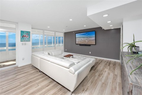 Condominio en venta en Redington Shores, Florida, 3 dormitorios, 161.56 m2 № 2152356 - foto 19