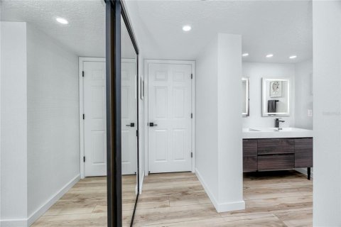 Condominio en venta en Redington Shores, Florida, 3 dormitorios, 161.56 m2 № 2152356 - foto 23