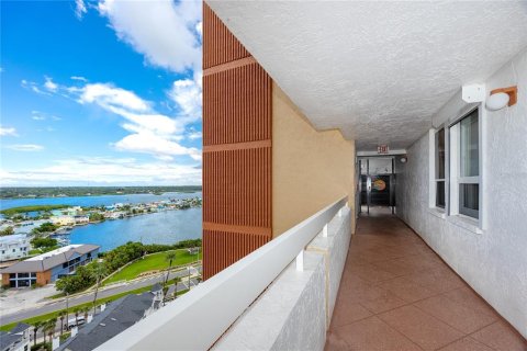 Condominio en venta en Redington Shores, Florida, 3 dormitorios, 161.56 m2 № 2152356 - foto 7