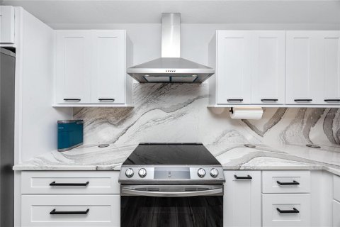 Condominio en venta en Redington Shores, Florida, 3 dormitorios, 161.56 m2 № 2152356 - foto 13