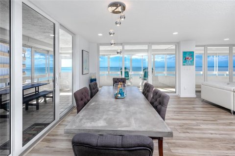 Condominio en venta en Redington Shores, Florida, 3 dormitorios, 161.56 m2 № 2152356 - foto 4