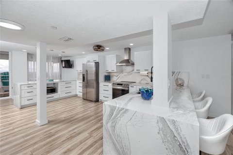 Condominio en venta en Redington Shores, Florida, 3 dormitorios, 161.56 m2 № 2152356 - foto 14