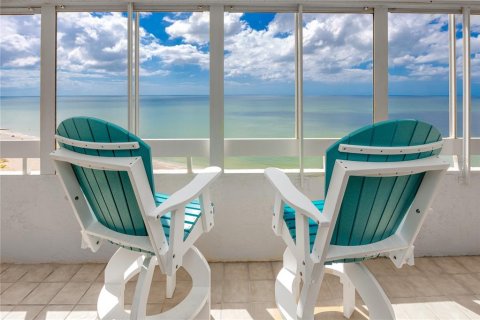 Condo in Redington Shores, Florida, 3 bedrooms № 2152356