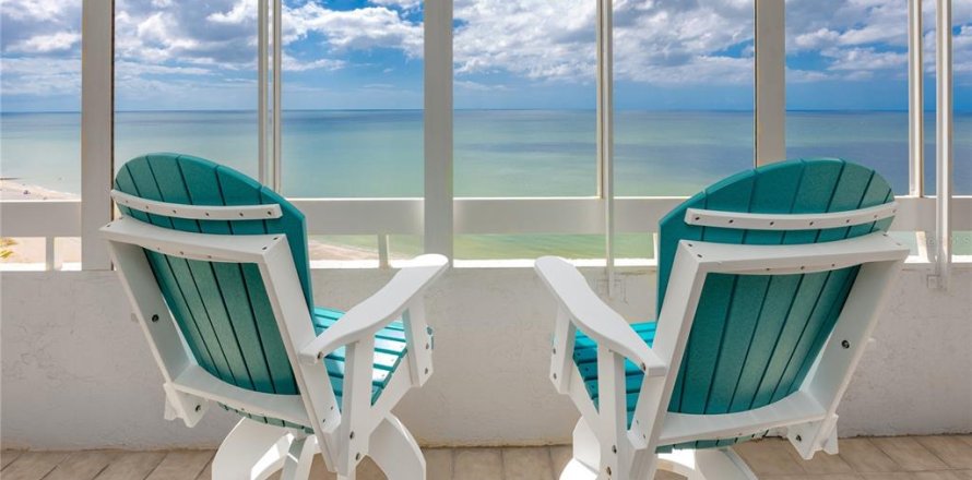 Condominio en Redington Shores, Florida, 3 dormitorios  № 2152356