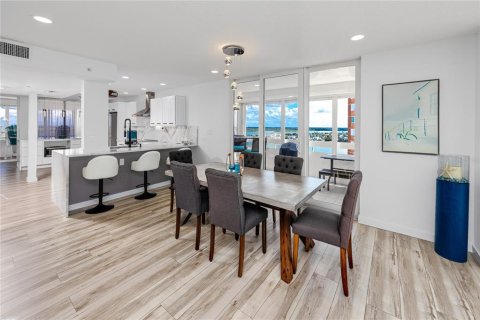 Condominio en venta en Redington Shores, Florida, 3 dormitorios, 161.56 m2 № 2152356 - foto 17