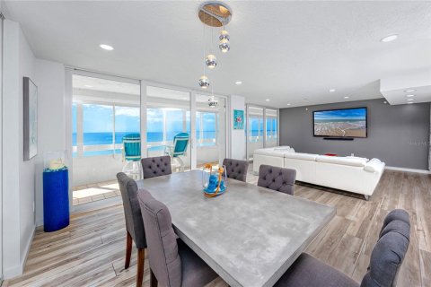 Condominio en venta en Redington Shores, Florida, 3 dormitorios, 161.56 m2 № 2152356 - foto 16