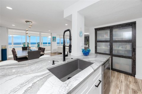Condominio en venta en Redington Shores, Florida, 3 dormitorios, 161.56 m2 № 2152356 - foto 3