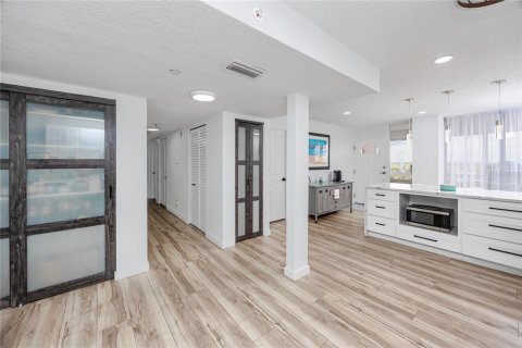 Condominio en venta en Redington Shores, Florida, 3 dormitorios, 161.56 m2 № 2152356 - foto 15