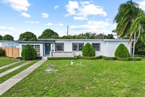 Дом в Майами, Флорида 4 спальни, 159.98м2 № 1994368