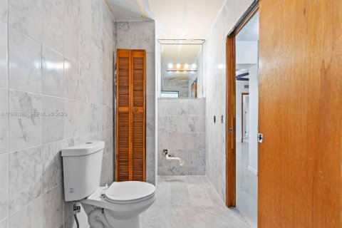 Купить виллу или дом в Майами, Флорида 4 спальни, 159.98м2, № 1994368 - фото 25