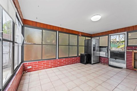 Купить виллу или дом в Майами, Флорида 4 спальни, 159.98м2, № 1994368 - фото 29