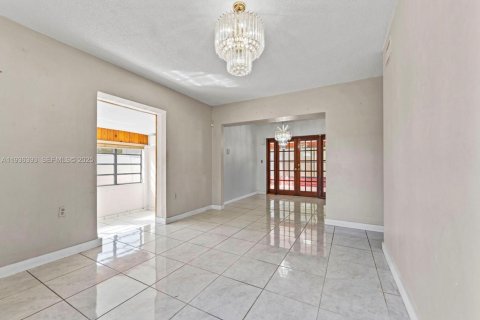 Купить виллу или дом в Майами, Флорида 4 спальни, 159.98м2, № 1994368 - фото 4