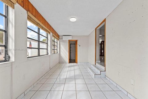 Купить виллу или дом в Майами, Флорида 4 спальни, 159.98м2, № 1994368 - фото 12